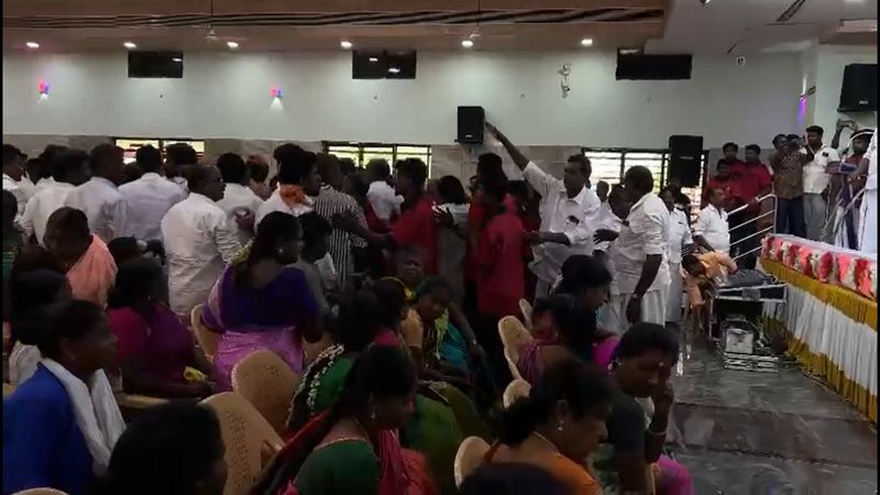 argument in the district dmk meeting push and shove between the two sides in thanjavur