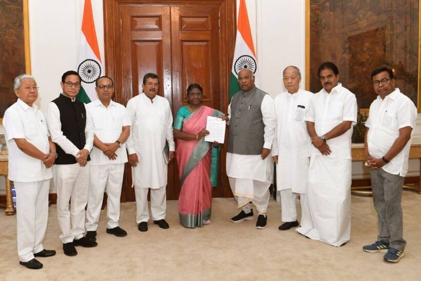 మణిపూర్ హింసాకాండపై న్యాయవిచారణకు కాంగ్రెస్ డిమాండ్.. రాష్ట్రప‌తికి విన‌తిప‌త్రం అంద‌జేత