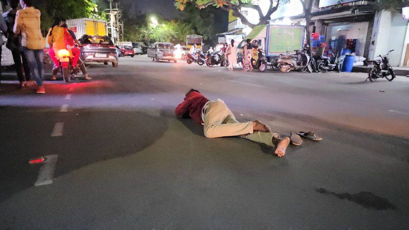 a traffic jam was created after an intoxicated person slept in the middle of the road In Coimbatore