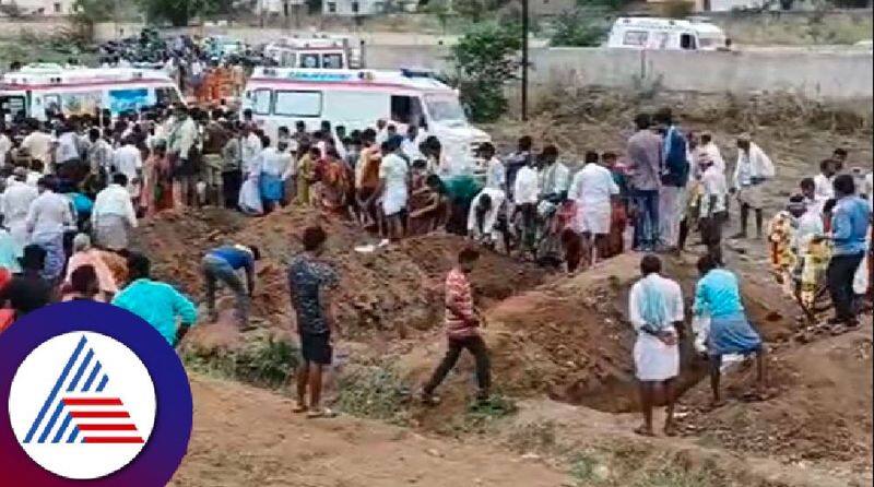 Terrible road accident case near Mysore  cremation of 9 people in sanganakallu at bellary rav