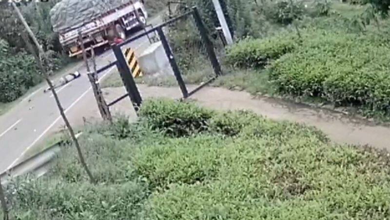 neelagiri Bike accident.. Two college students killed... cctv video released