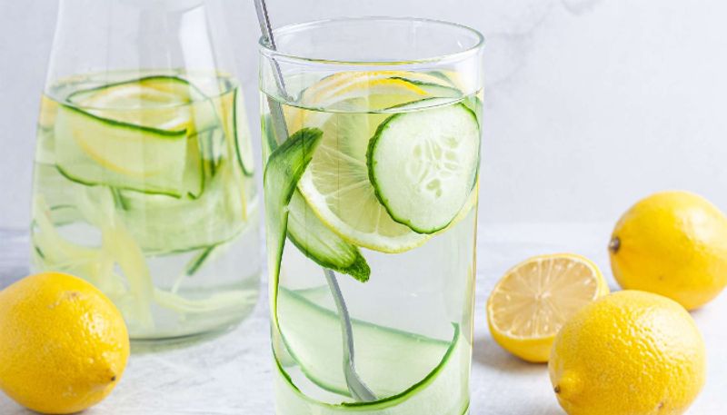 এক মাস ধরে খালি পেটে উষ্ণ গরম লেবু জল পান করলে কী হয় ? জানলে অবাক হবেন