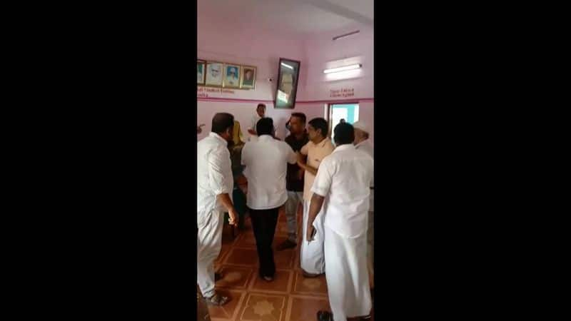 DMk councillors clash municipality meeting in kanyakumari district