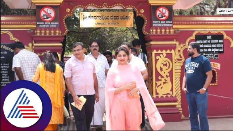 Sandalwood actress rachitaram visit kuttaru koragajja temple yesterday  ullala rav