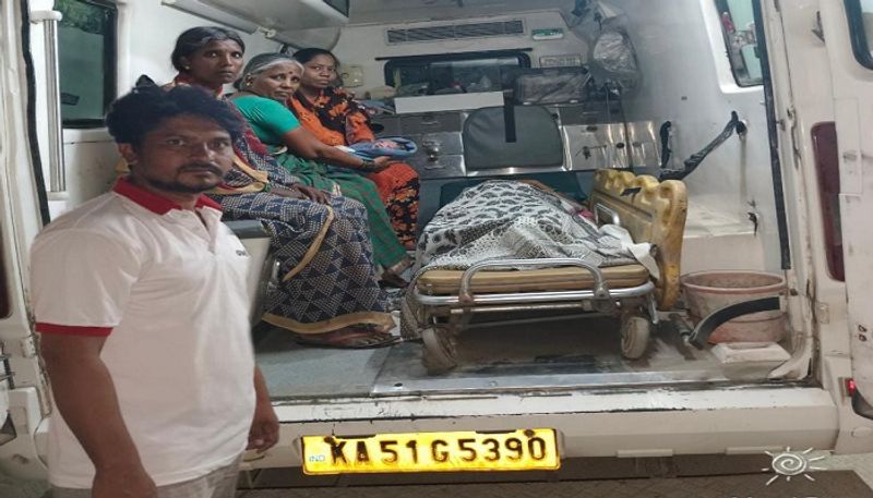 Mother Gave Birth to Baby Girl in an Ambulance in Raichur grg