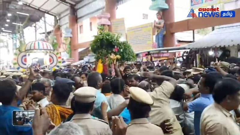 Vaikasi Festival at Karur Mariamman Temple! Minister Senthil Balaji in the program of sending Kampam into the river!