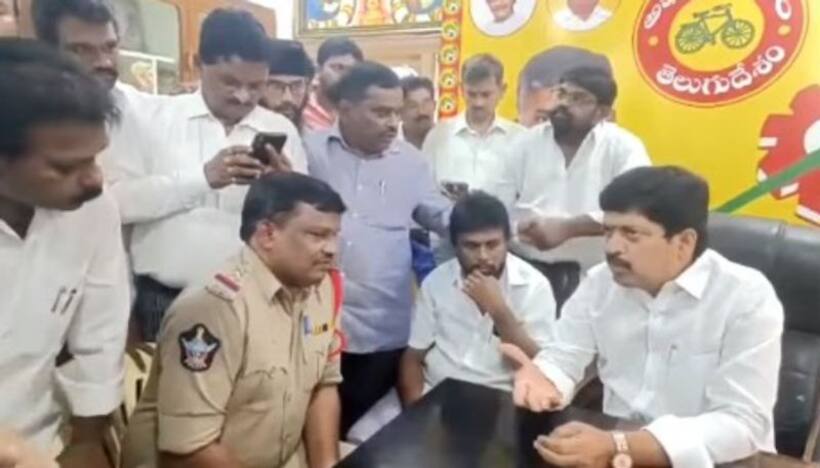  టీడీపీ నేత కొల్లు రవీంద్ర హౌస్ అరెస్ట్.. తీవ్ర ఉద్రిక్తత.. 
