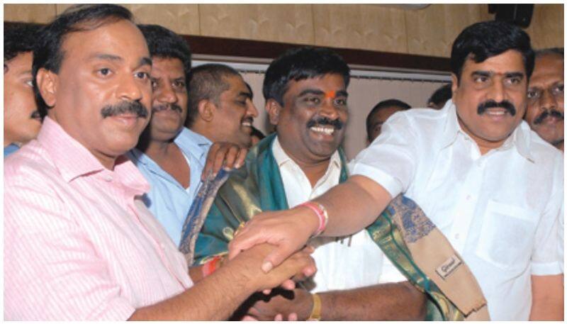 Ballari Janardhana Reddy brothers political fight has come to the streets sat