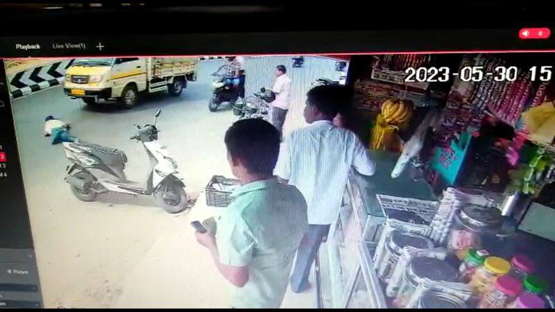 A video of a prisoner trying to escape from the guards in Tirupur is going viral