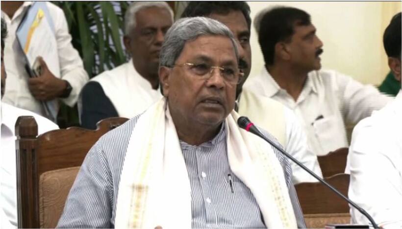 స్కూల్ సిలబస్‌లో మార్పులు.. సిద్ధరామయ్య సర్కార్ యోచన : వాళ్లకు మెకాలే విద్య కావాలేమోనంటూ బీజేపీ చురకలు 