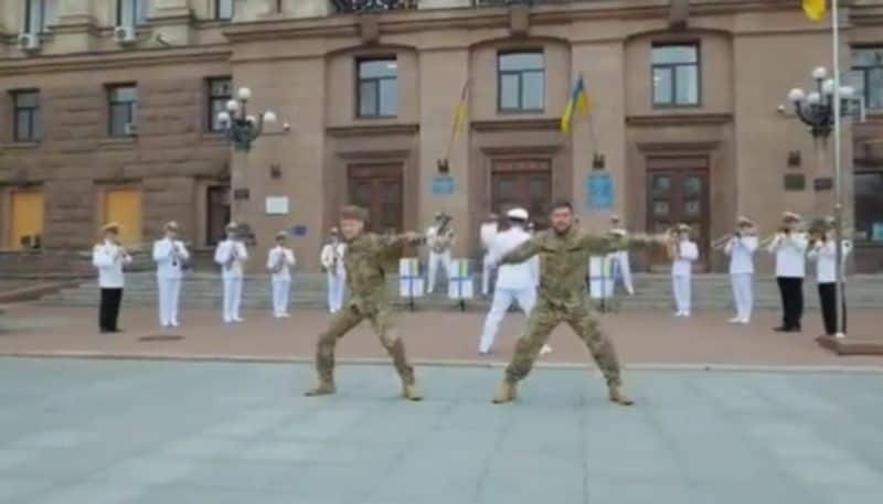 Russia Ukraine war Ukrainian soldiers performing on RRR movie Naatu Naatu is going viral sgk