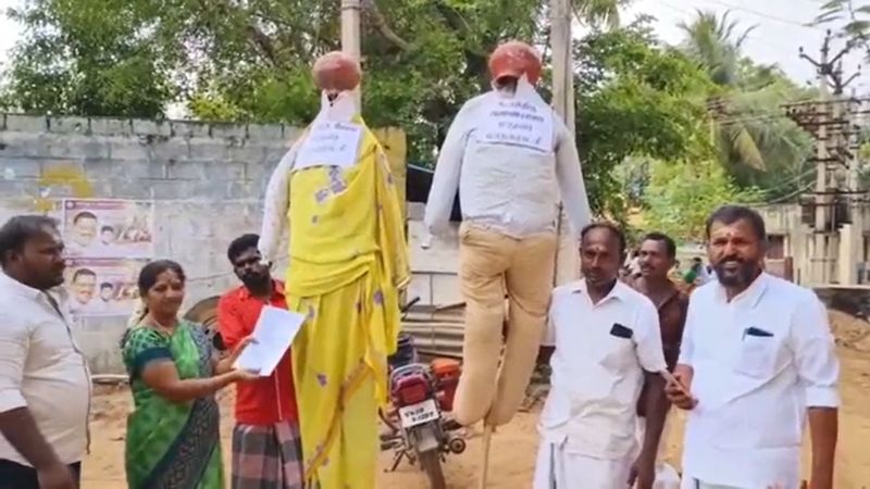 woman councillor protest against municipal Commissioner in madurai district