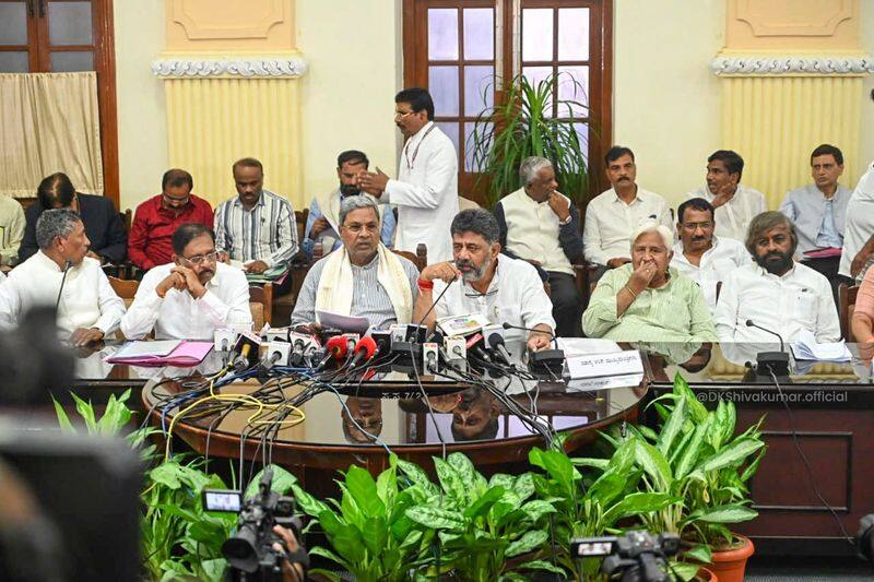 CM Siddaramaiah roll out congress poll assurance of 5 free guarantee in Karnataka ckm