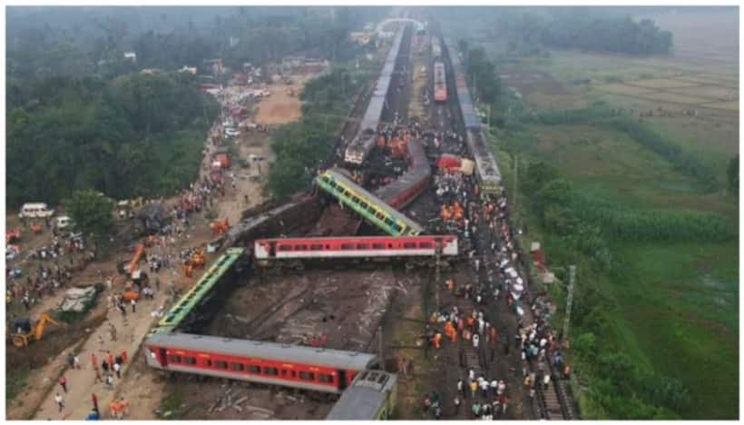 Coromandel Express crashed at 128 kmph, was not on main line: Initial probe