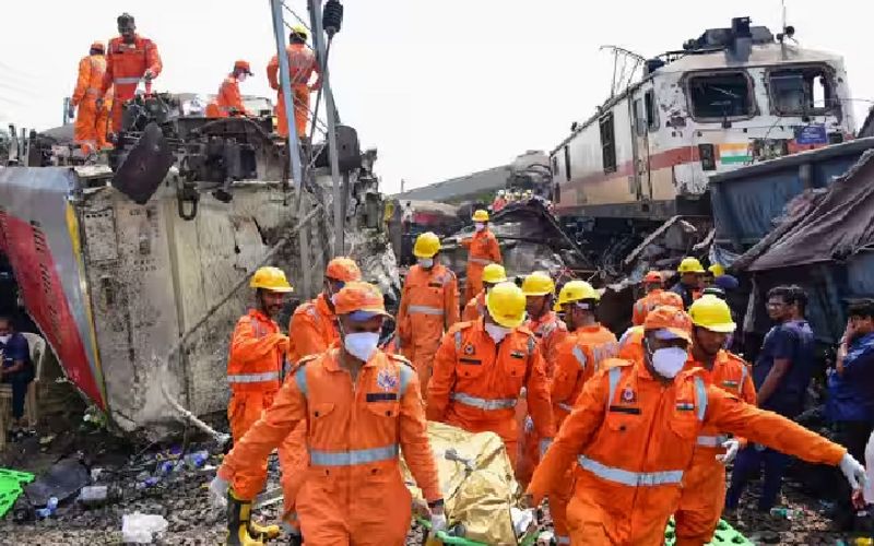 Odisha train accident eye witness says a child cry and died in front of parents Vin