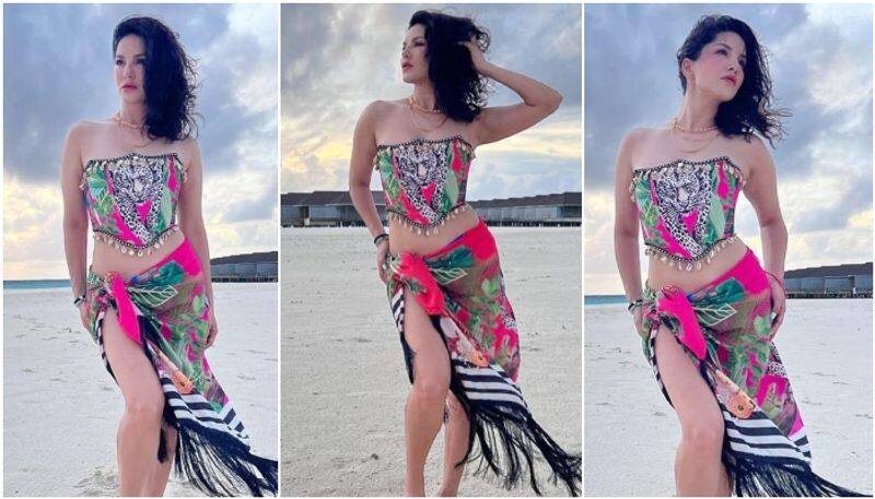 Sunny Leone shares Beach Time pic from maldives sgk 