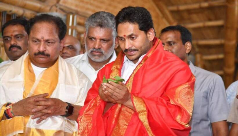 తాడేపల్లిలోని గోశాలలో శాంతి యజ్ఞం.. పాల్గొన్న సీఎం జగన్