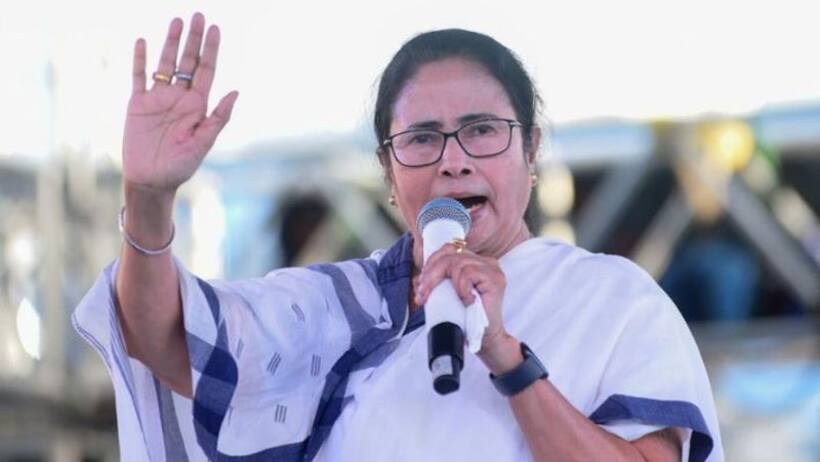 ప్రత్యేక బడ్జెట్ ను నిలిపేసి రైల్వేలను బీజేపీ నాశనం చేసింది   పశ్చిమ బెంగాల్ సీఎం మమతా బెనర్జీ