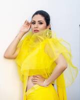 ఫస్ట్ టైం నాభి చూపించిన సదా.... చేతులు పైకెత్తి గ్లామర్ షో!
