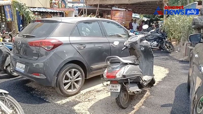 When constructing a new road, leaving only the parking area near pudukottai 