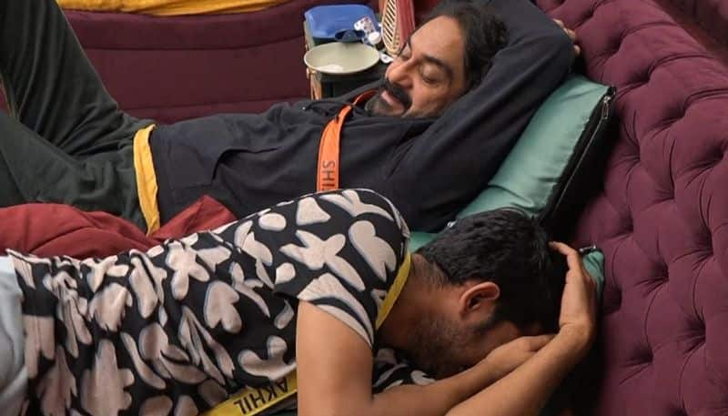 akhil marar broke down in front of shiju in bigg boss malayalam season 5 nsn