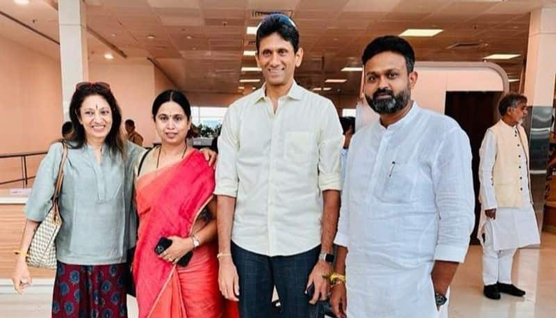 Karnataka Minister Laxmi Hebbalkar meet former Team India Cricketer Venkatesh Prasad discuss Political developments kvn