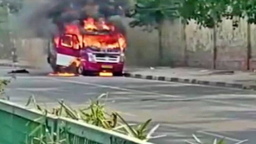 మణిపూర్ లో మితిమీరిన నిరసనకారుల ఆగడాలు.. అంబులెన్స్ కు నిప్పుపెట్టడంతో ఏడేళ్ల చిన్నారి సహా ముగ్గురు మృతి
