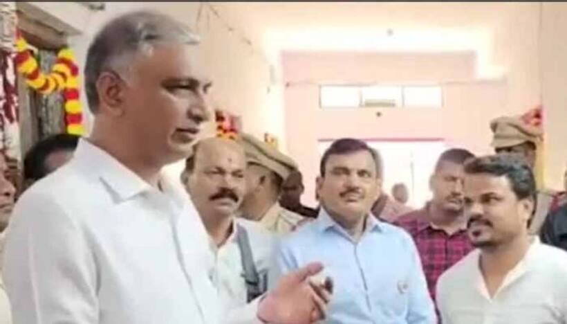  ధరణితో మేలు: సదాశివపేటలో  మంత్రి హరీష్ రావుతో  రైతులు