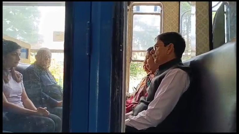 governor rn ravi travelling in hills train in nilgiris with his family members