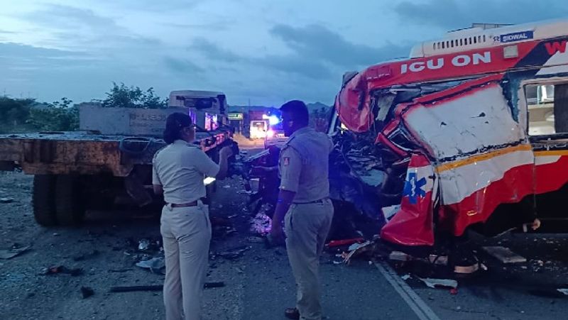 Chitradurga Ambulance carrying a dead body collides with a parked lorry at NH 48 Three died on spot akb