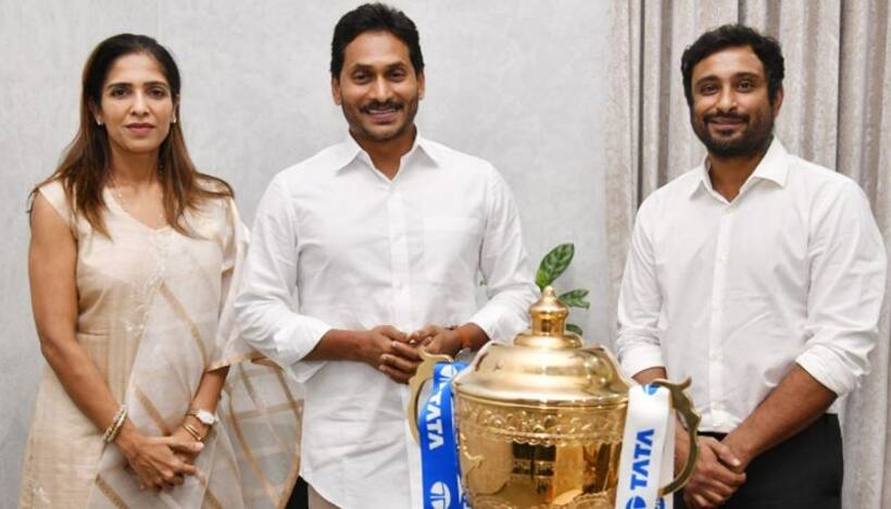 ఏపీ సీఎంను కలిసిన రాయుడు.. పొలిటికల్ ఎంట్రీ ఖాయమేనా..?