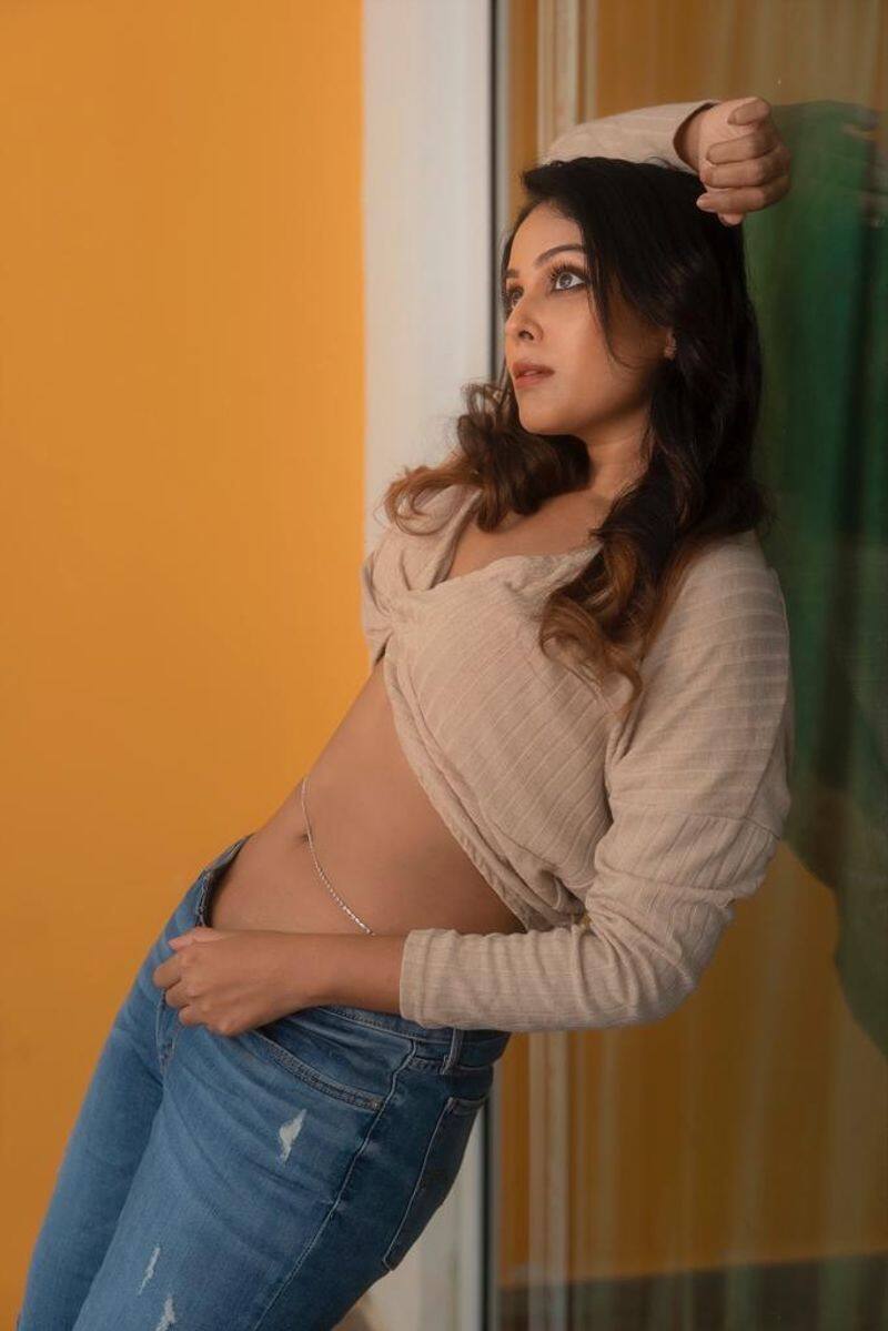 Chandini tamilarasan sizzling hot glamour photos viral