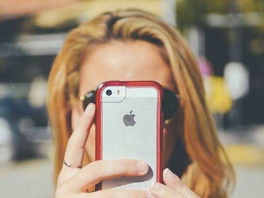 iPhone Price Rs 1. 50 crores has been announced..If you know the reason why, you will be shocked MKA