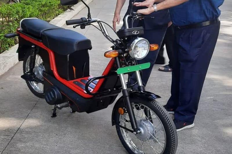 Electric Kinetic Luna Moped Design Leaked prn