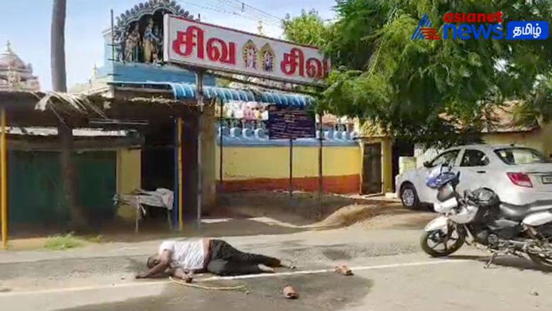 a Drunken man at the temple gate in Arulmigu Manneaswarar Temple, Annur