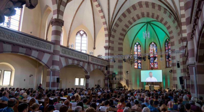 Hundreds attend AI church service in Germany vvk