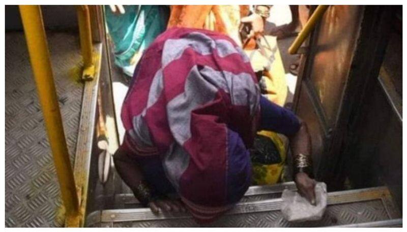 Siddaramaiah tweet on grandmother bowed her head to the bus nbn