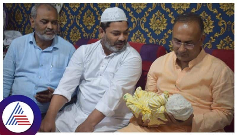 Minister Dinesh Gundu Rao  honoured  tumakuru Muslim family who Donate Organs Of Deceased Son kannada news gow