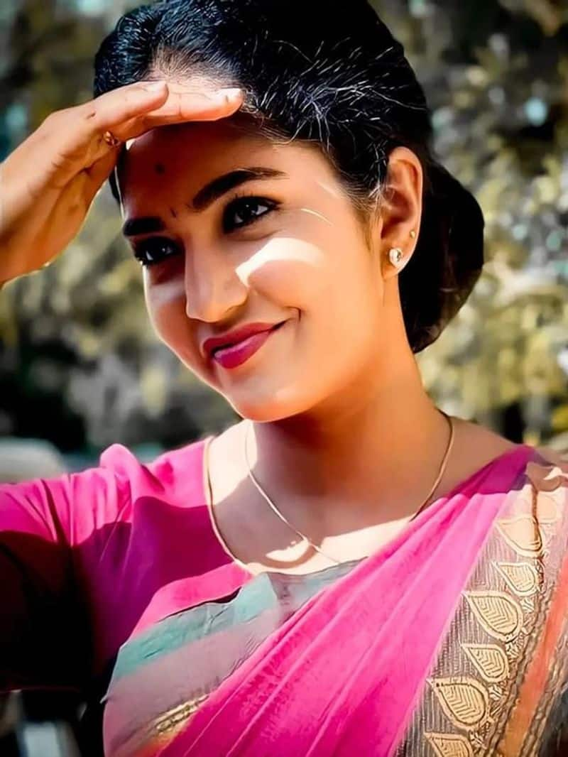 Bhavya Gowda shares new photo netizens calls retro actress pav