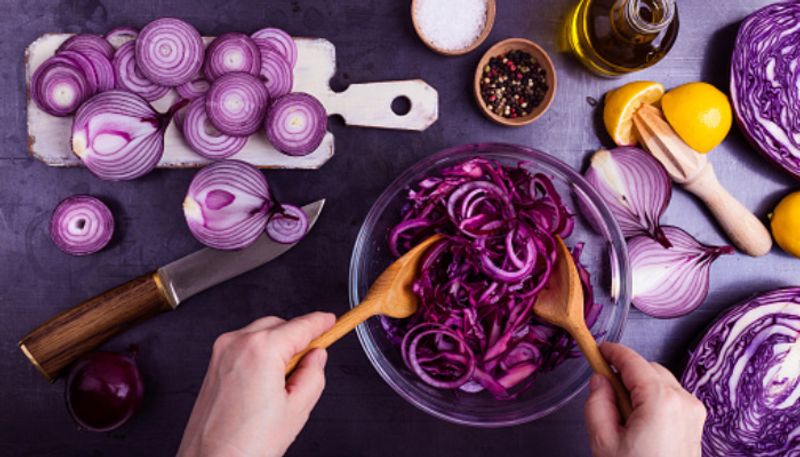 10 Benefits Of Consuming Raw Onion azn