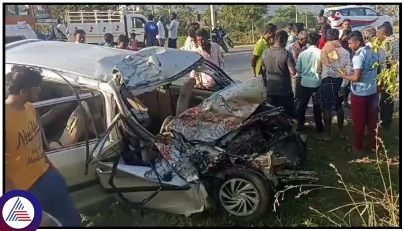 Tumakuru youths died from car accident on his way to friend wedding sat