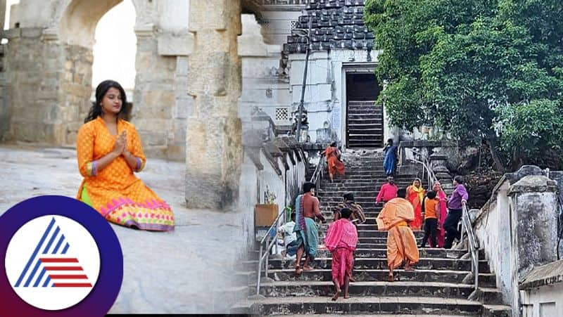 Reciting Mantras While Sitting On The Steps Of The Temples would bring luck roo