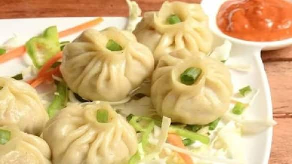 Woman dies after eating momos 20 more hospitalized in Hyderabad ckm