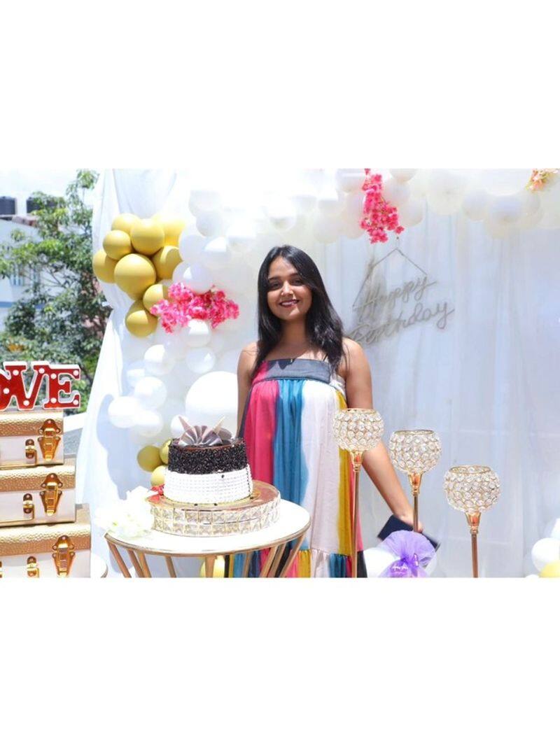 Zee Kannada Nisha Ravikumar celebrates birthday with close circle vcs