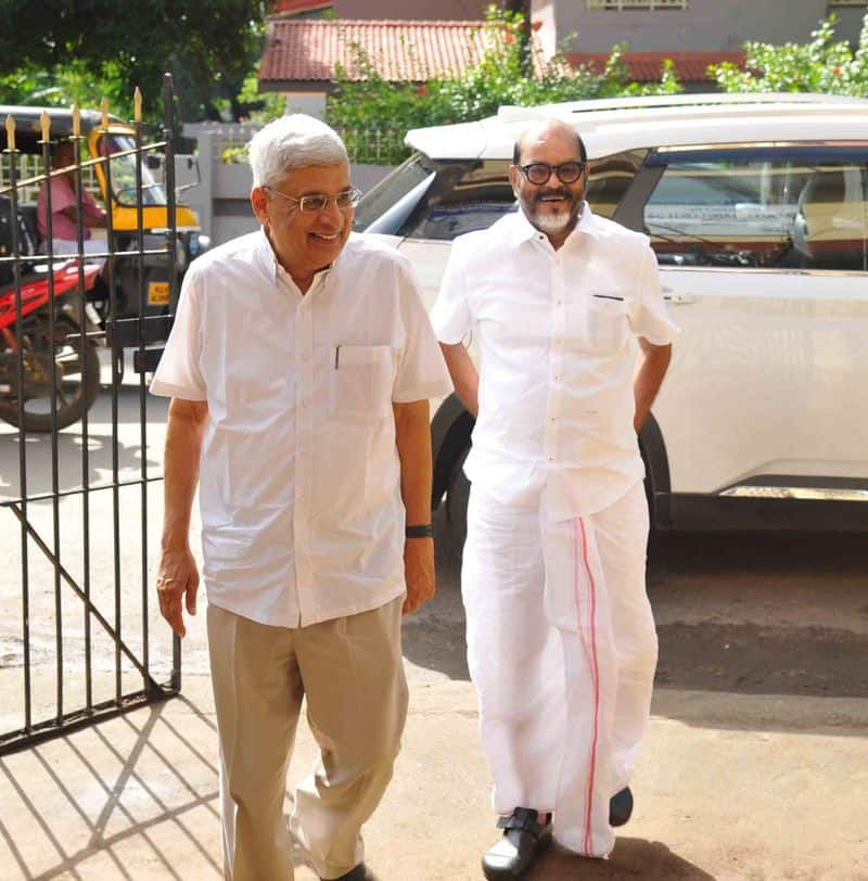 CPM veteran leader Prakash Karat pay visit to his first school in palakkad etj