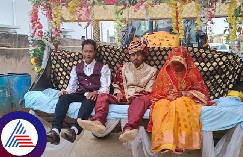 Four wheeler but not a car, Groom takes bride on decorated JCB in Ranchi Vin