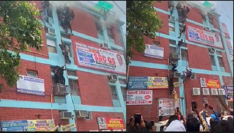 Fire in Coaching center at Delhis Mukharji nagar Students rescued self by getting down using hanging wires video goes viral akb