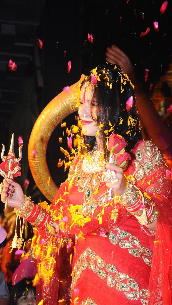 self proclaimed goddess Radhe maa shown up at Mumbai airport pav