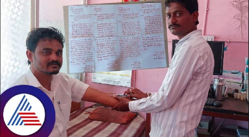 A young man vijayaranjan joshi wrote a letter in blood to the CM and Minister to start a new PU college rav