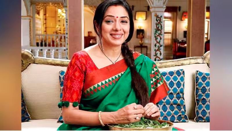 Rupali Ganguly is the highest paid serial actress in the country Would you be shocked if you asked the amount of salary she get for just 1 episode akb